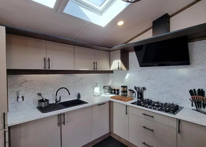 1 Sunset View Apartment